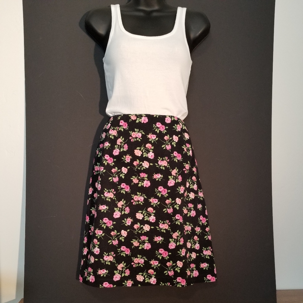 Skirt 🌸🌹Pink Roses🌹🌸 Size S - Picture 3 of 7